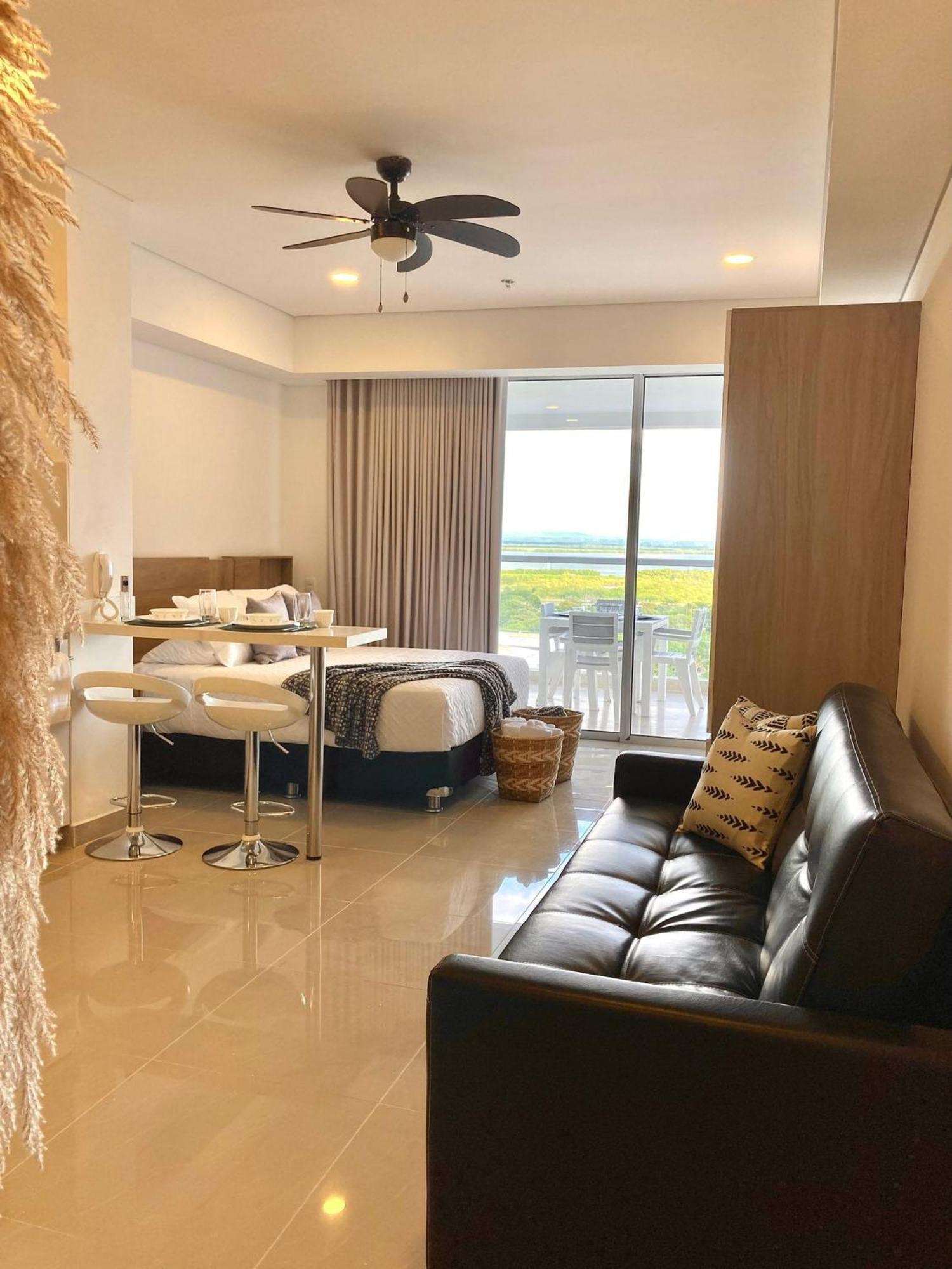 Cb1242 | Estudio Moderno Con Diseno Natural Y Piscina Cartagena