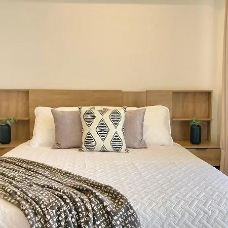 Cb1242 | Estudio Moderno Con Diseno Natural Y Piscina *