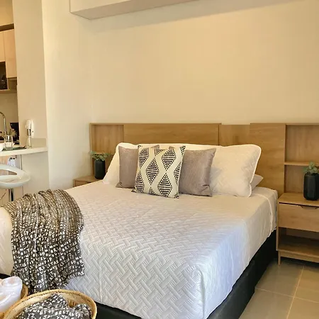 Cb1242 | Estudio Moderno Con Diseno Natural Y Piscina